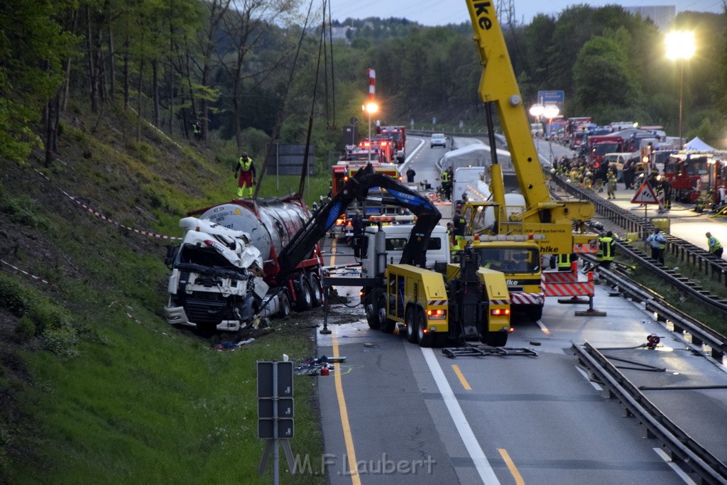 VU Gefahrgut LKW umgestuerzt A 4 Rich Koeln Hoehe AS Gummersbach P494.JPG - Miklos Laubert